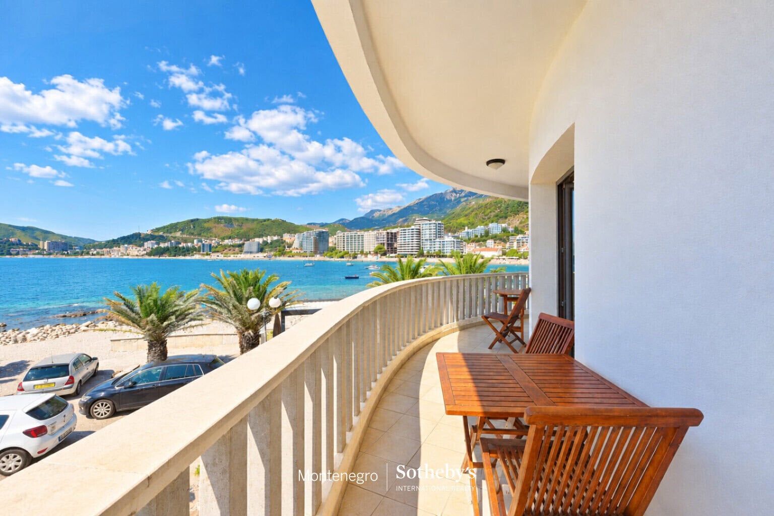 Three-bedroom apartment on the first line to the sea, Rafailovići