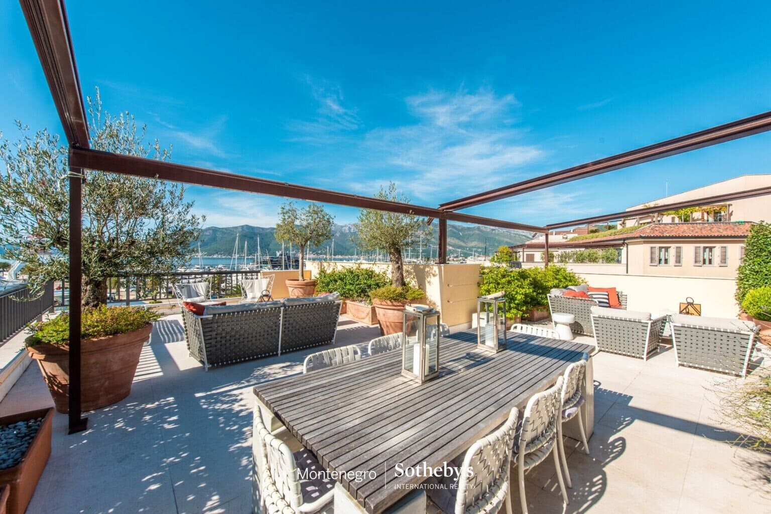 Designer Three Bedroom Waterfront Apartment Teuta