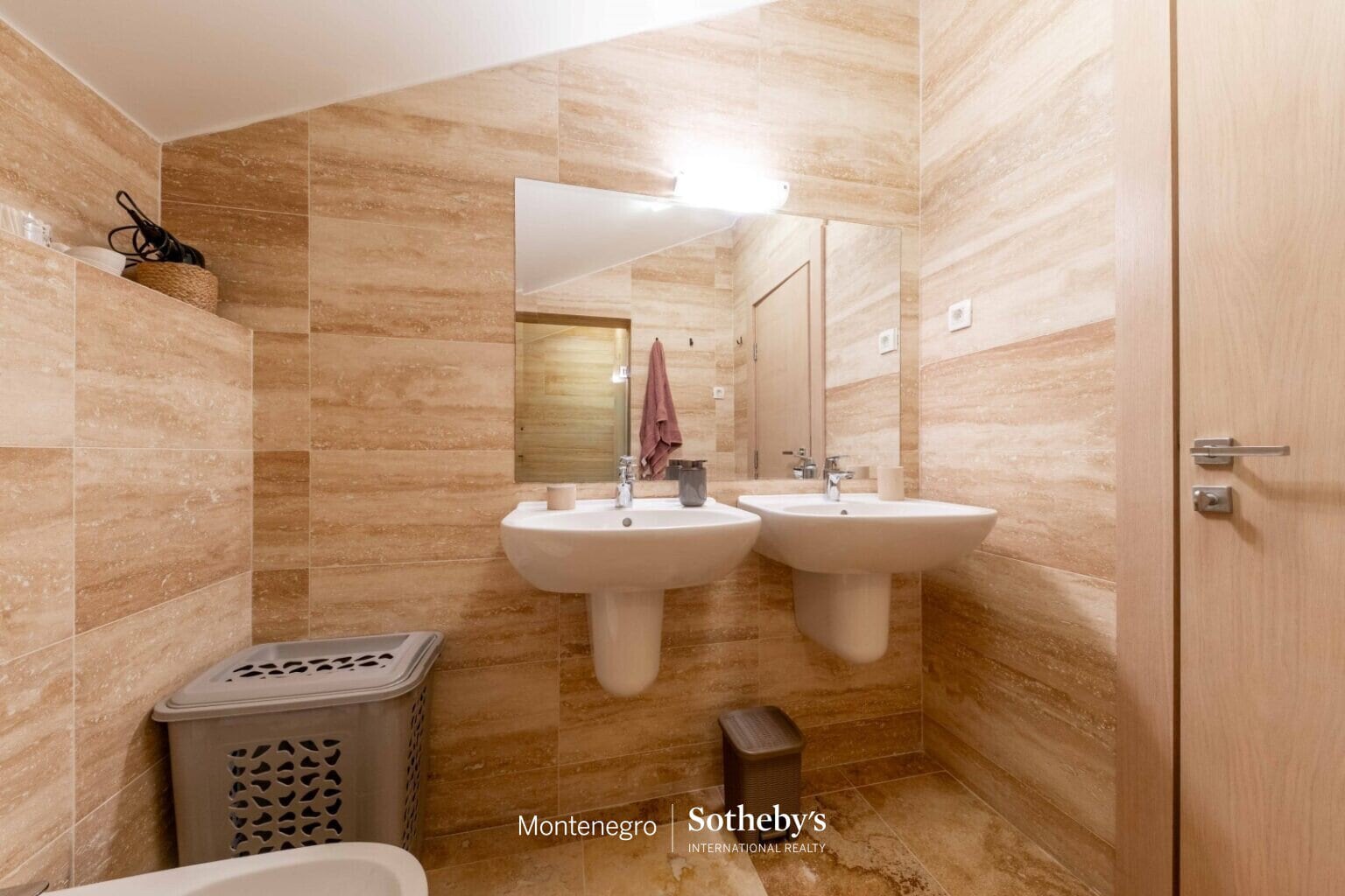 Kostanjica Two Bedroom Sea View Apartment