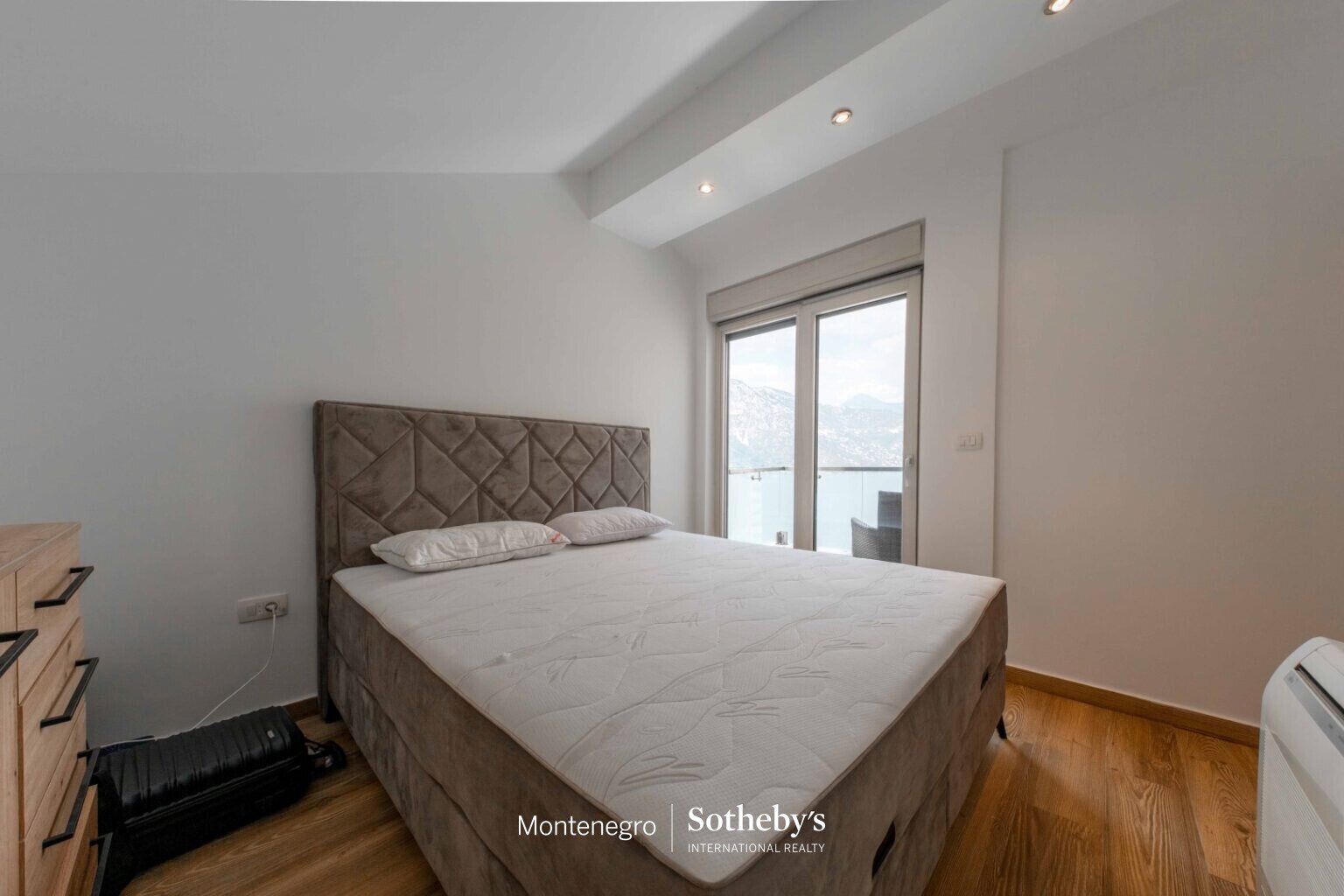 Kostanjica Two Bedroom Sea View Apartment
