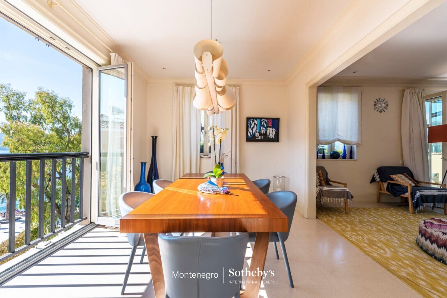 Designer Three Bedroom Waterfront Apartment Teuta