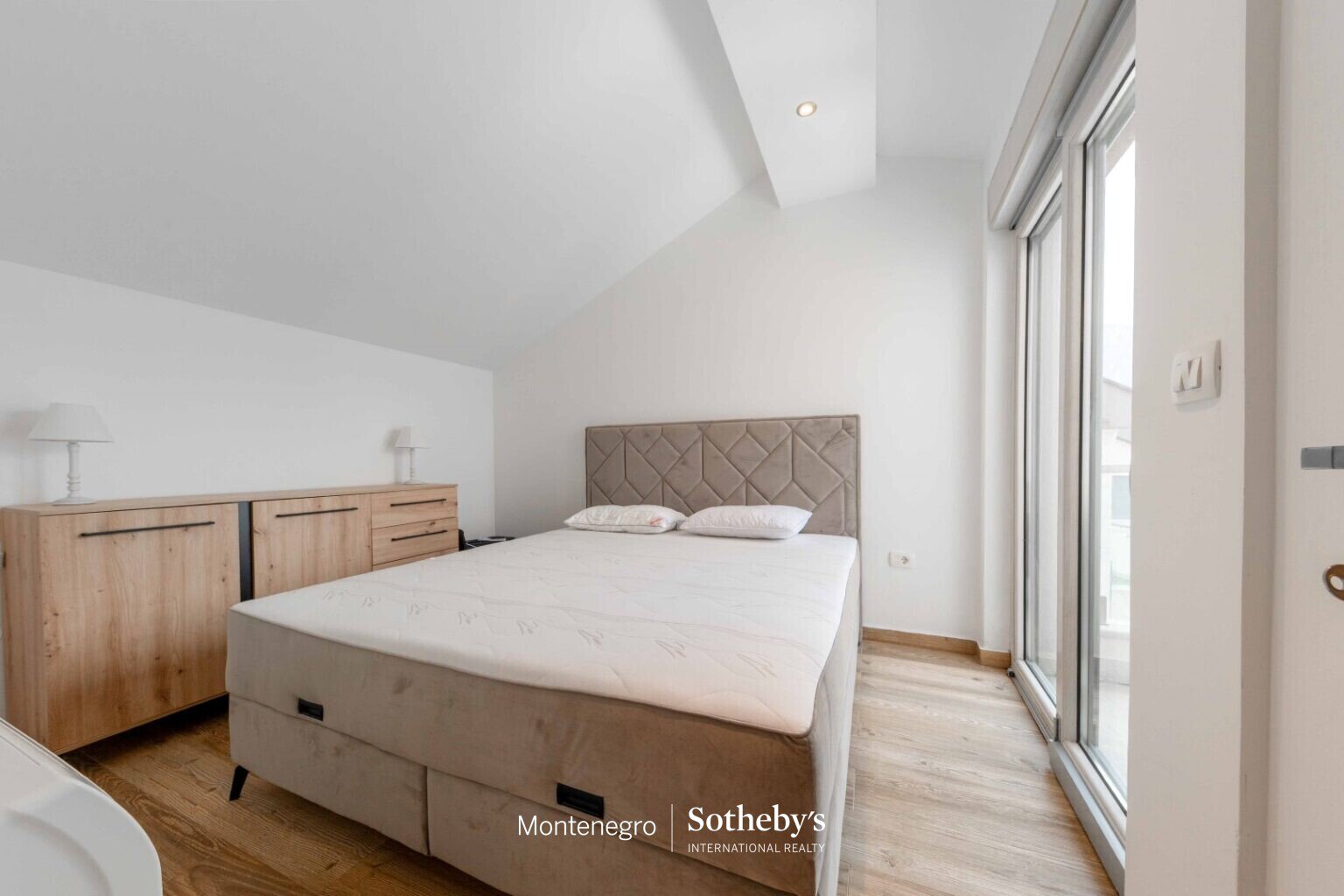Kostanjica Two Bedroom Sea View Apartment