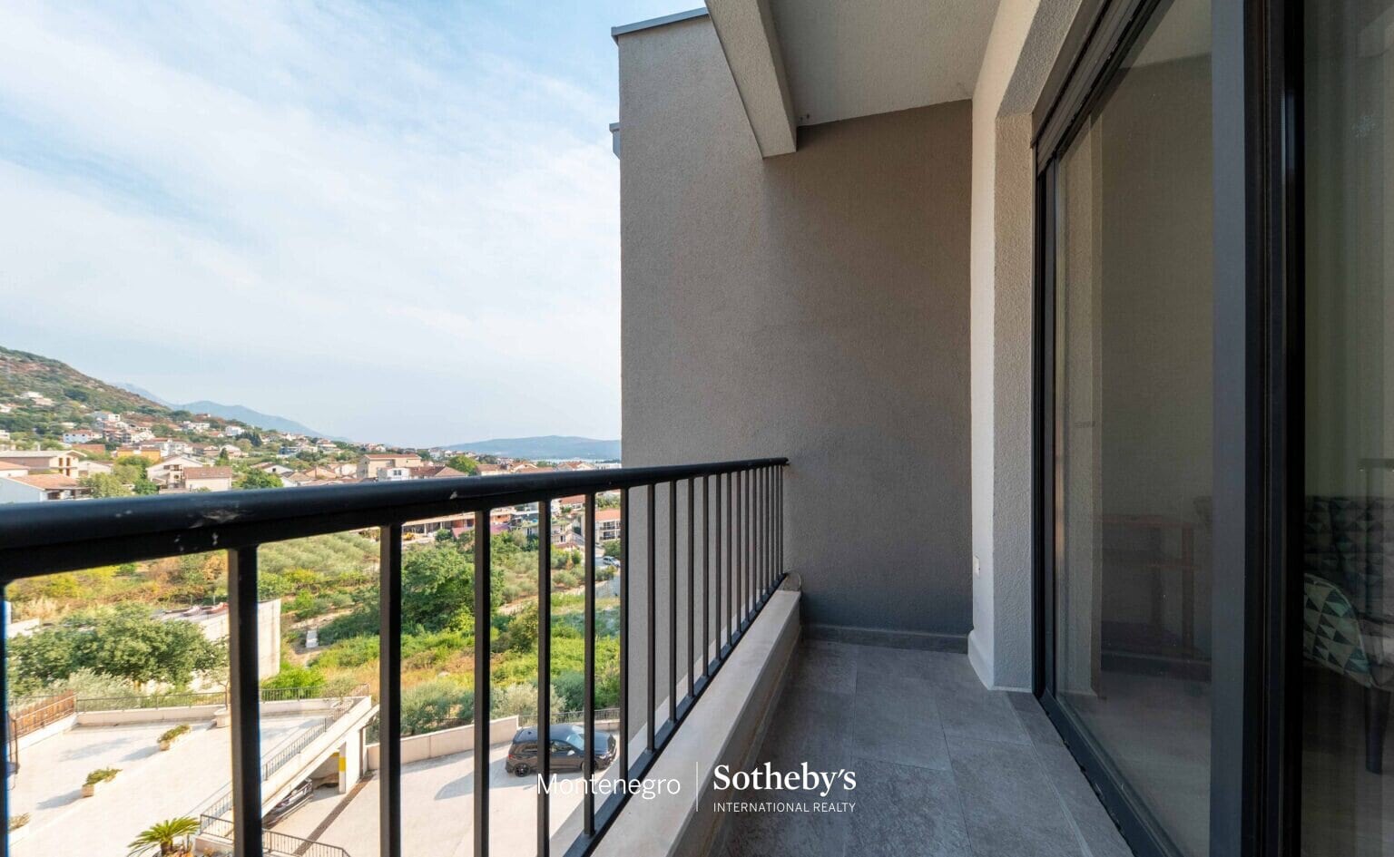 Spacious Two-bedroom Apartment Mazina