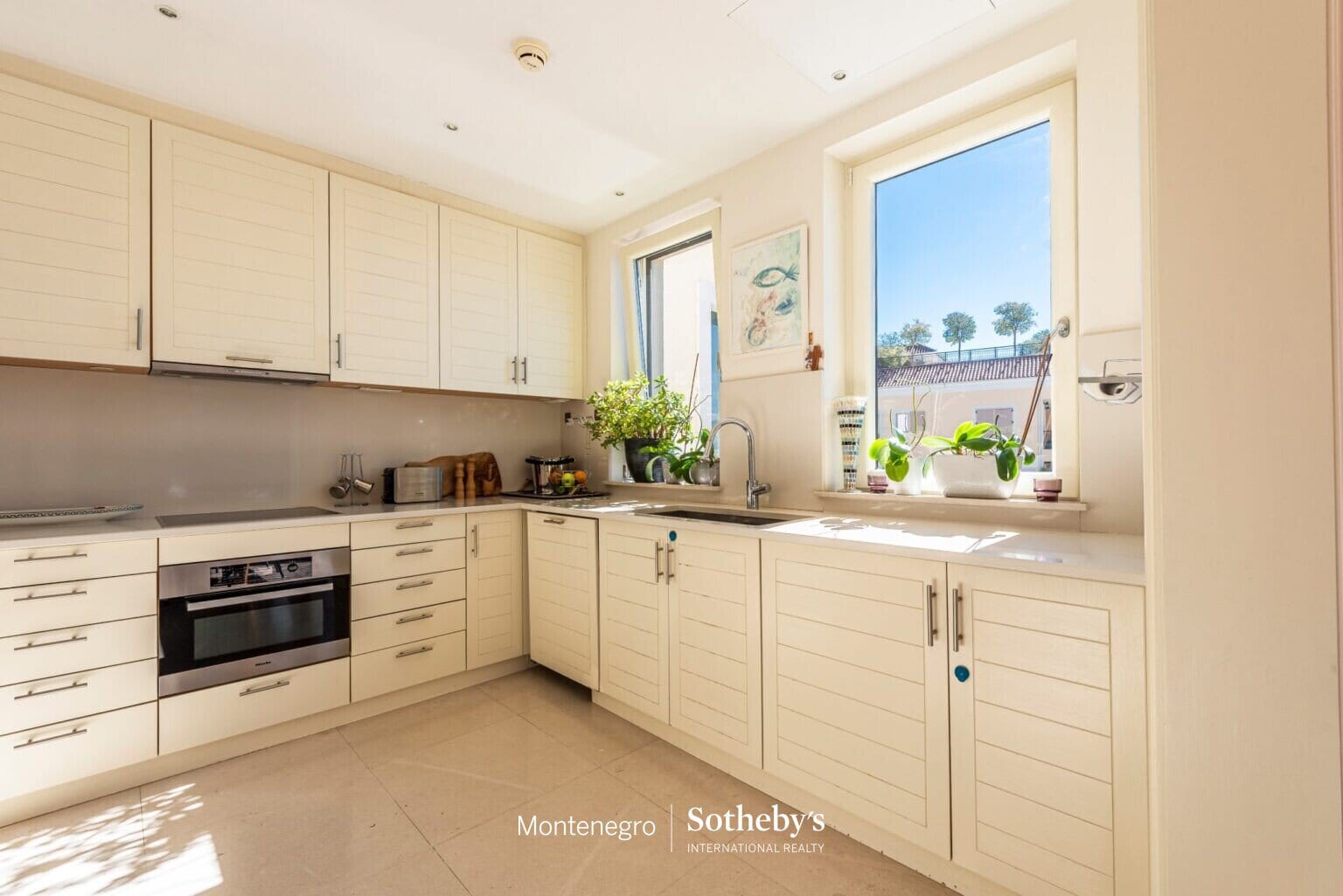 Designer Three Bedroom Waterfront Apartment Teuta