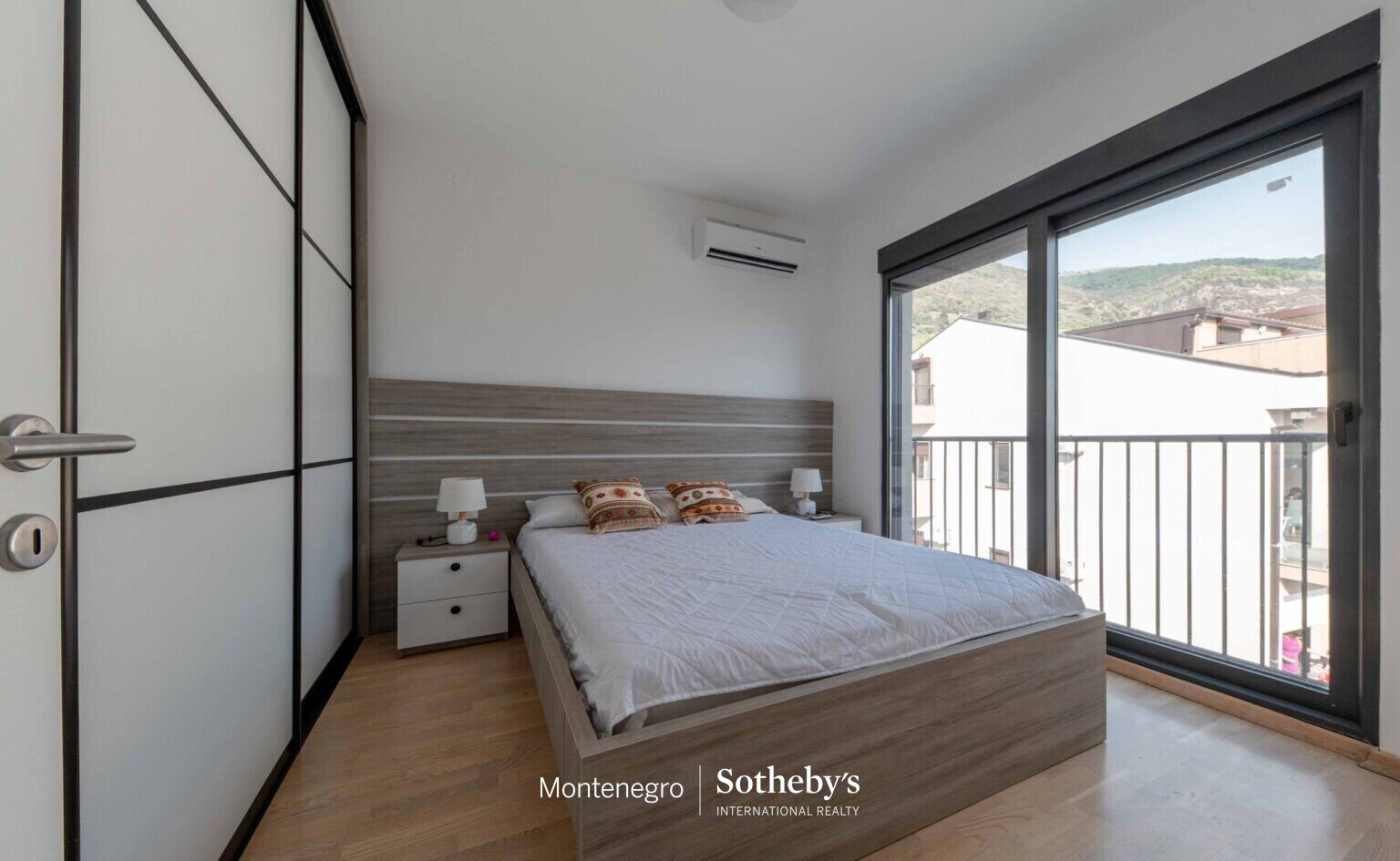 Spacious Two-bedroom Apartment Mazina