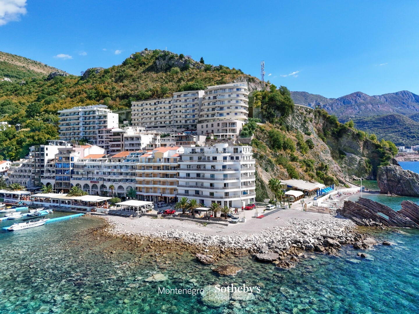 Three-bedroom apartment on the first line to the sea, Rafailovići