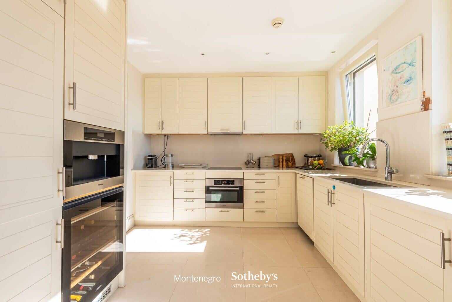 Designer Three Bedroom Waterfront Apartment Teuta