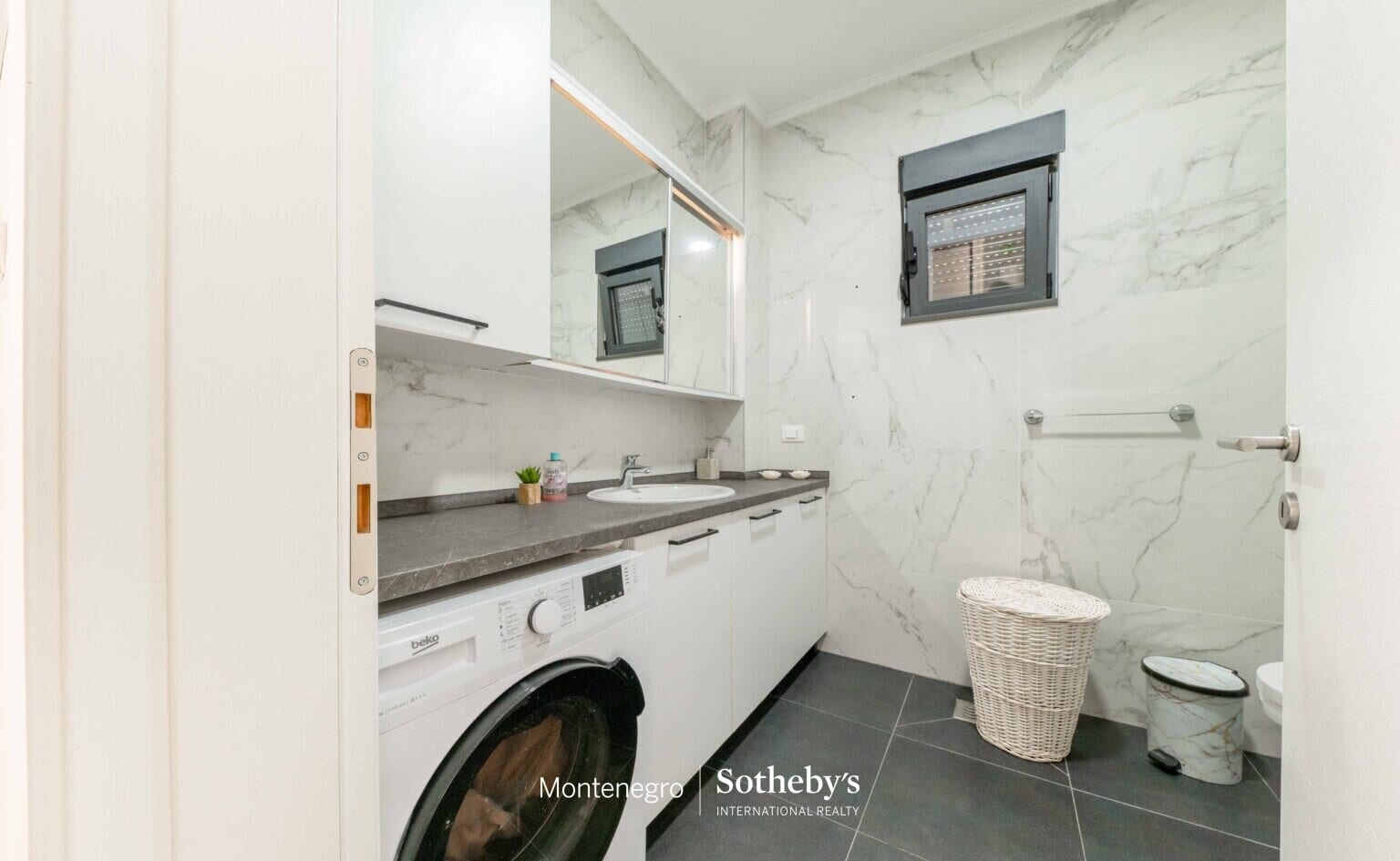 Spacious Two-bedroom Apartment Mazina