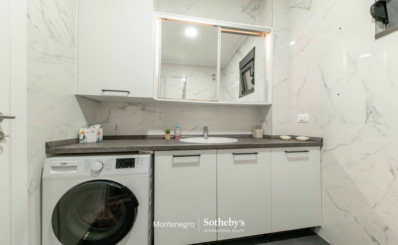 Spacious Two-bedroom Apartment Mazina