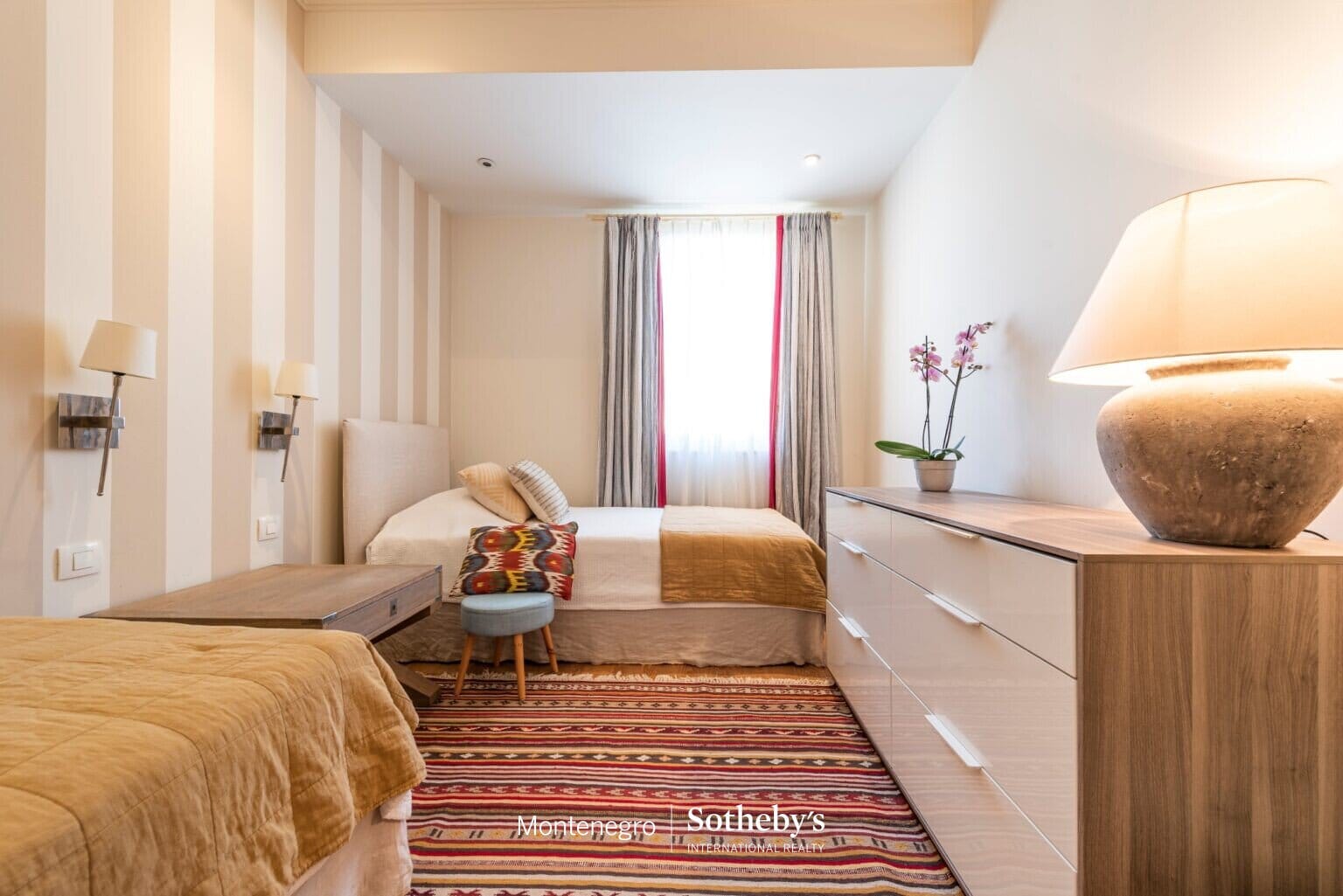 Designer Three Bedroom Waterfront Apartment Teuta