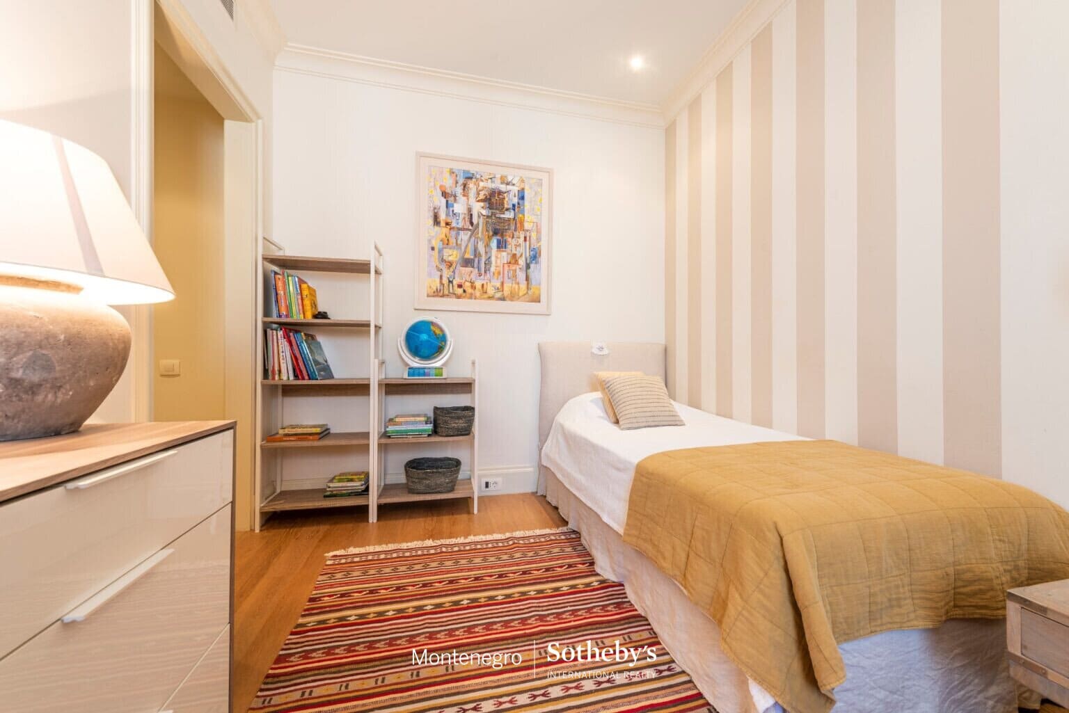 Designer Three Bedroom Waterfront Apartment Teuta