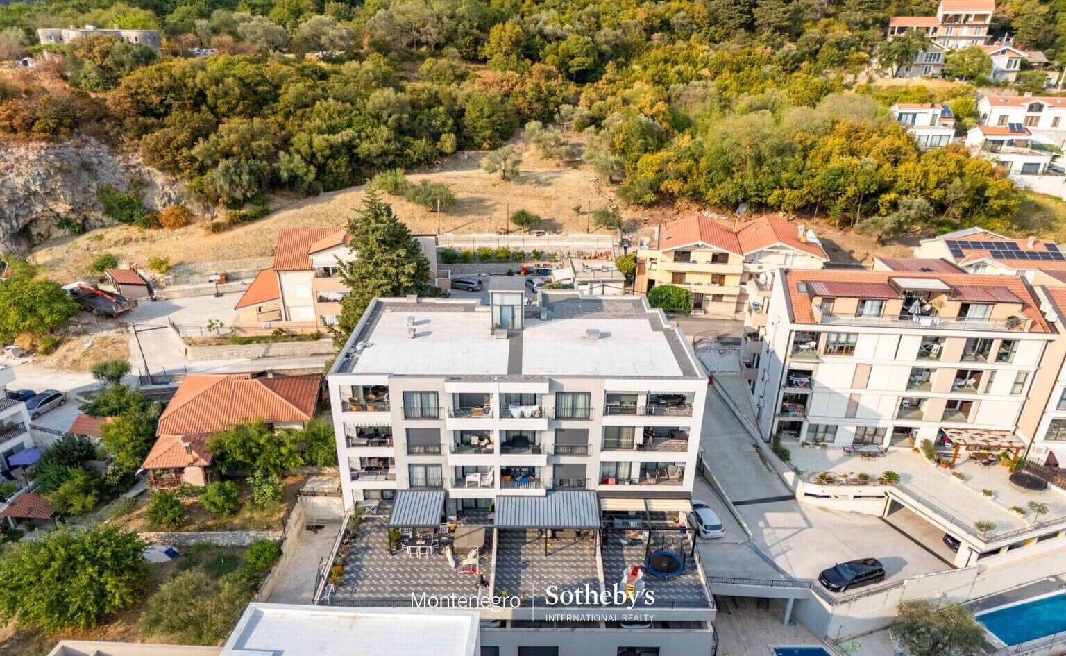 Spacious Two-bedroom Apartment Mazina