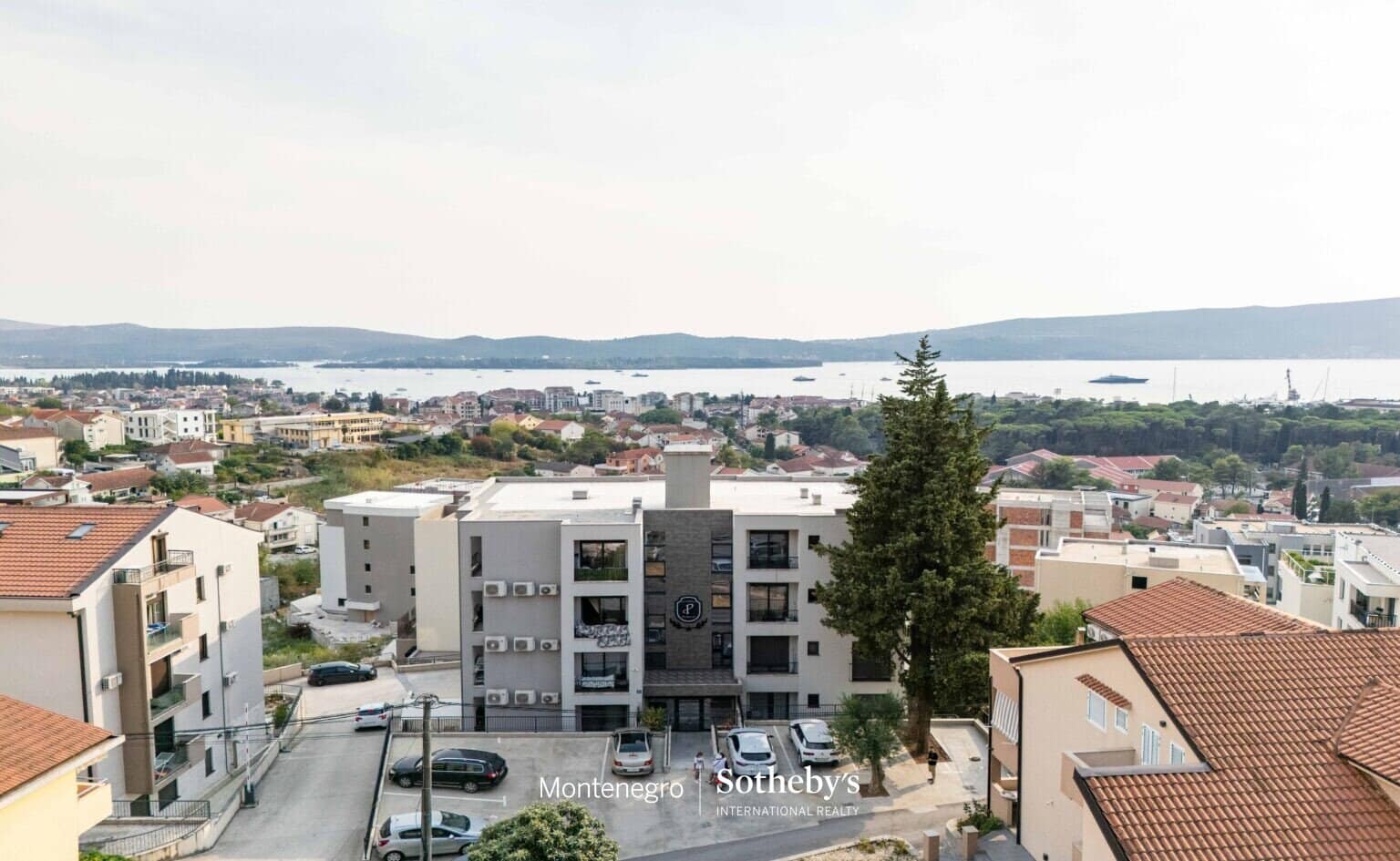 Spacious Two-bedroom Apartment Mazina