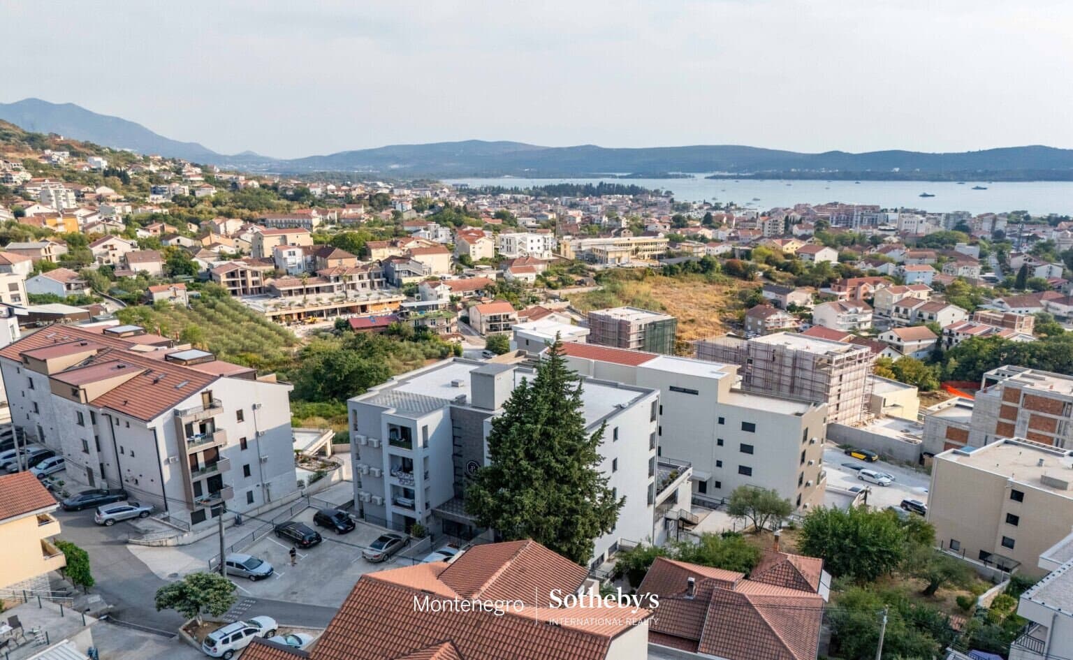 Spacious Two-bedroom Apartment Mazina