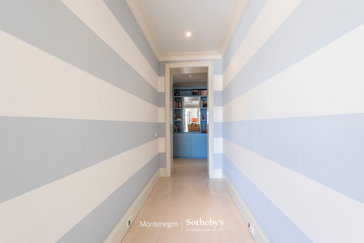 Designer Three Bedroom Waterfront Apartment Teuta
