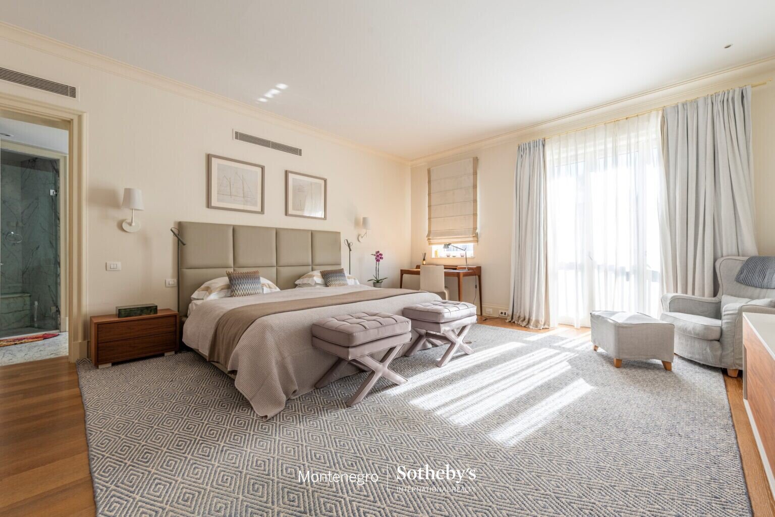 Designer Three Bedroom Waterfront Apartment Teuta