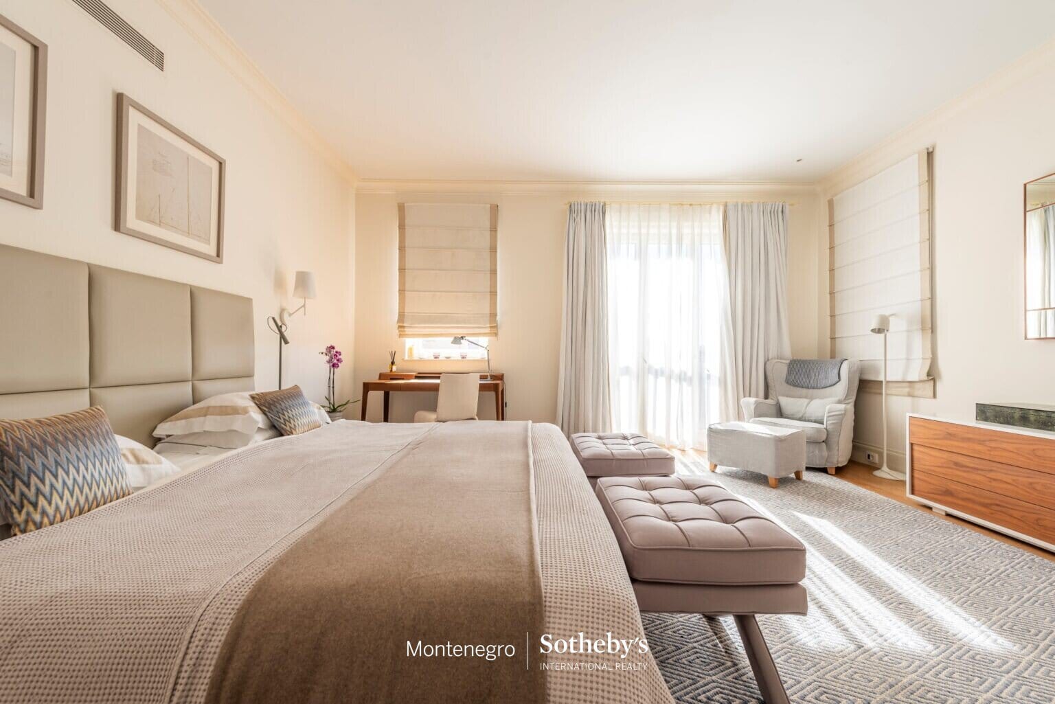 Designer Three Bedroom Waterfront Apartment Teuta