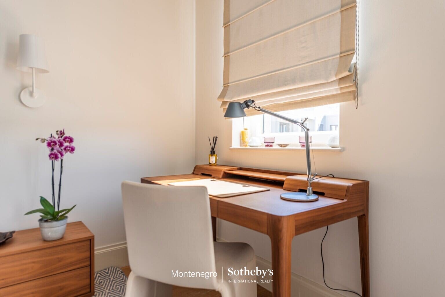 Designer Three Bedroom Waterfront Apartment Teuta