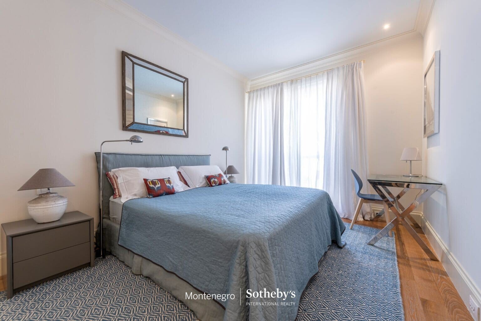 Designer Three Bedroom Waterfront Apartment Teuta