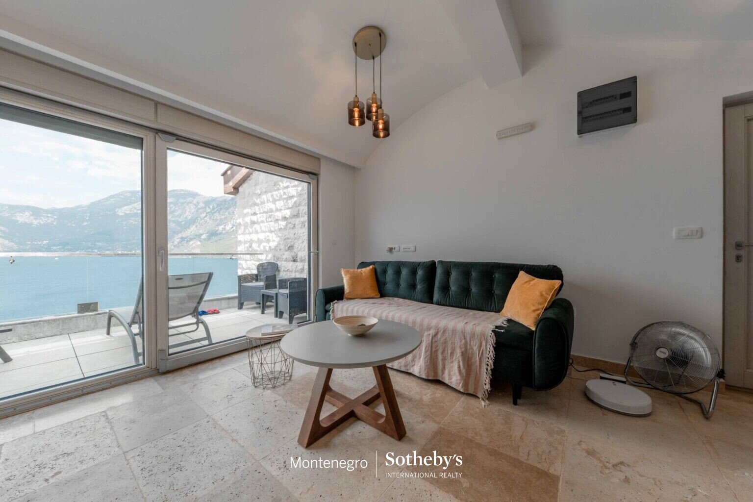 Kostanjica Two Bedroom Sea View Apartment