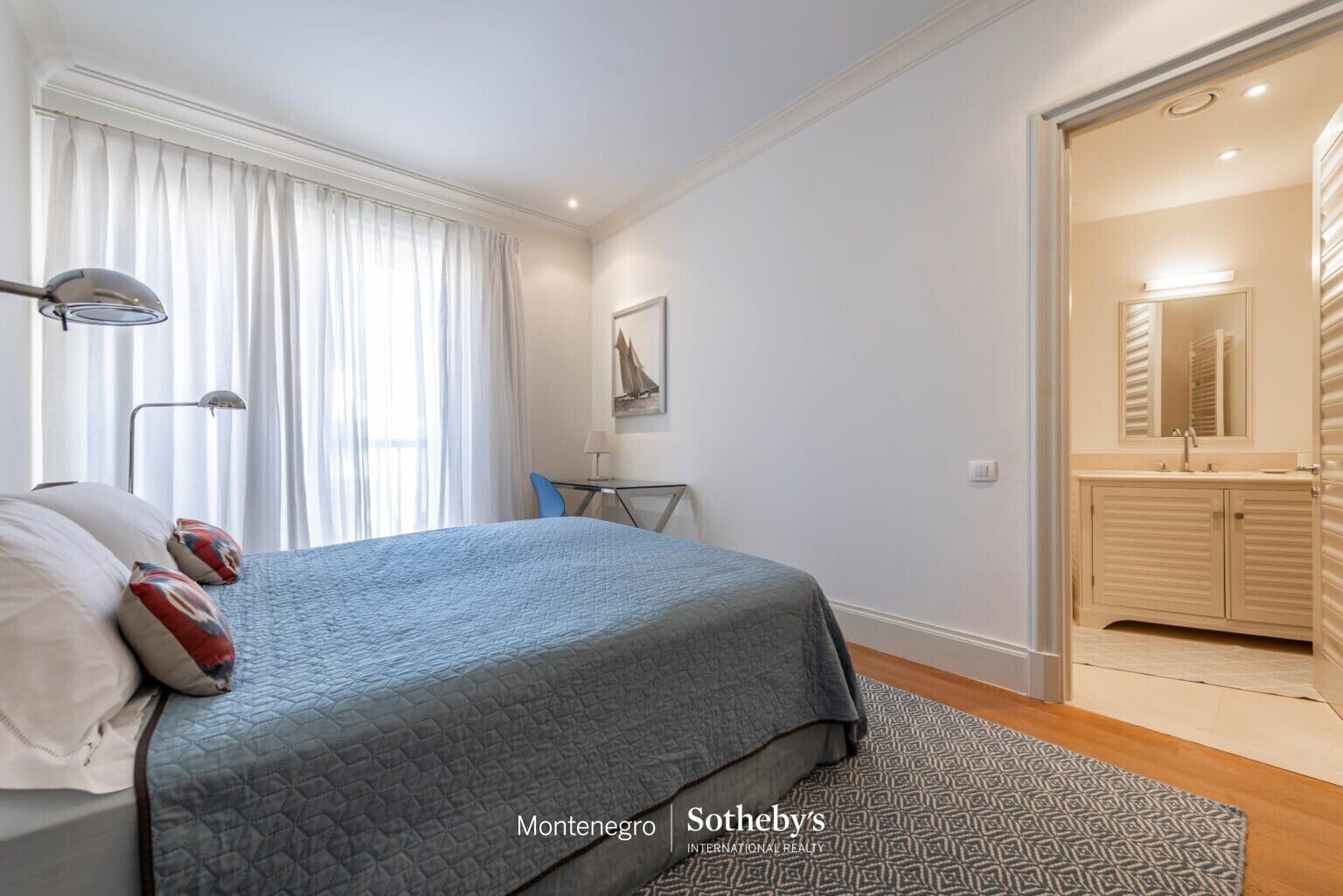 Designer Three Bedroom Waterfront Apartment Teuta