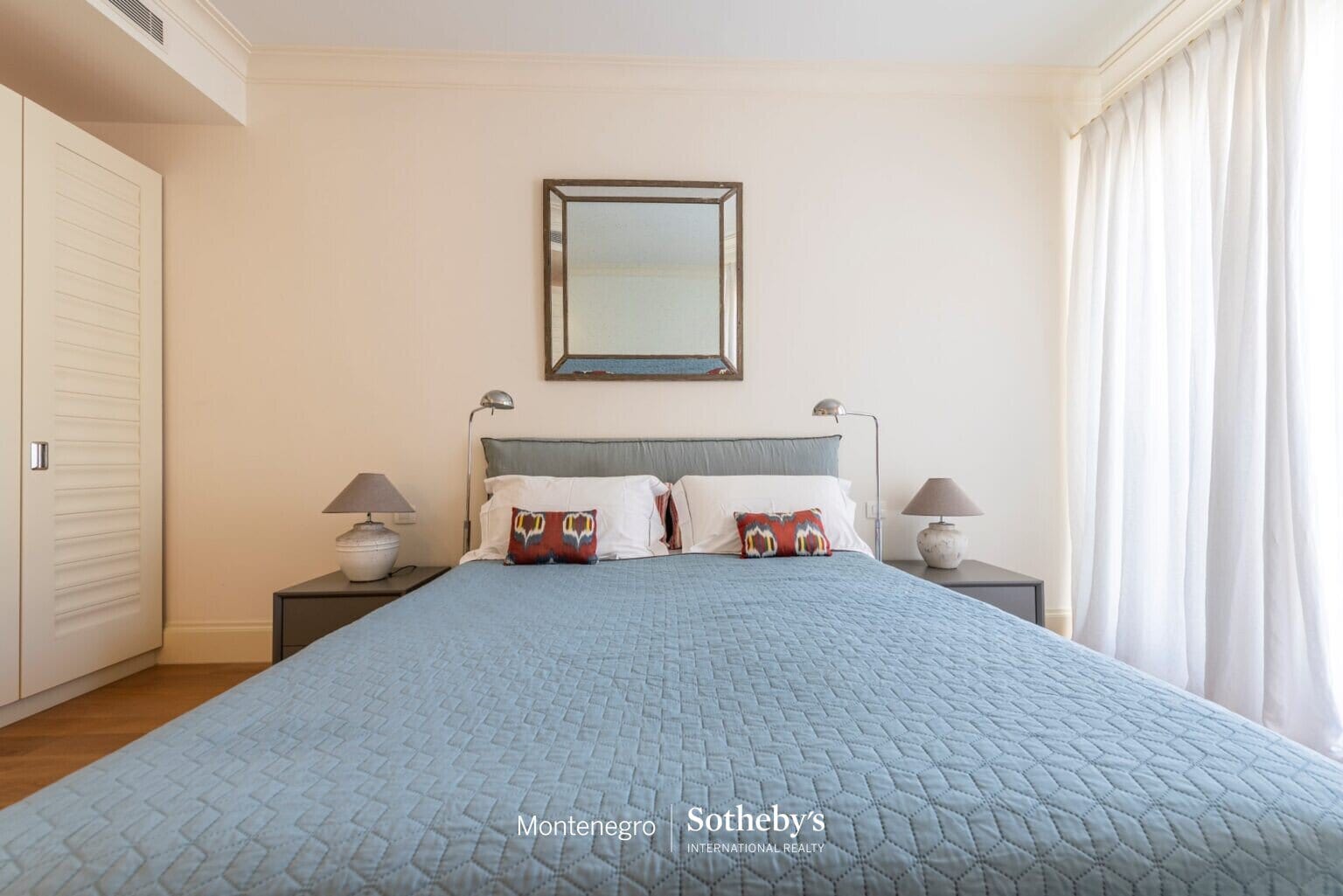 Designer Three Bedroom Waterfront Apartment Teuta