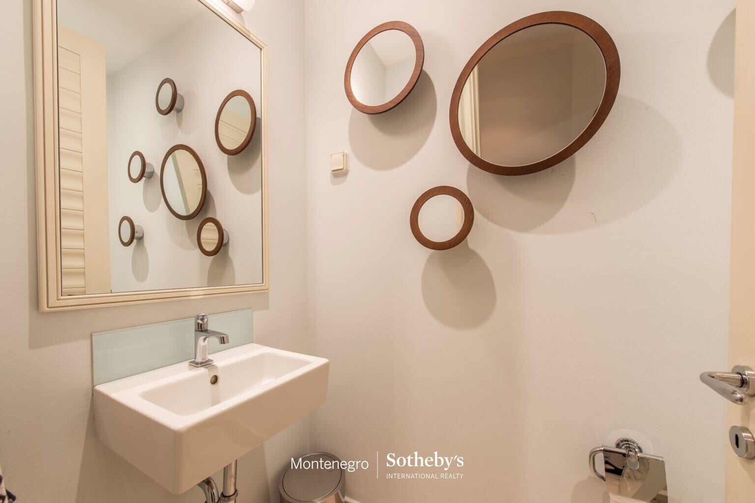 Designer Three Bedroom Waterfront Apartment Teuta