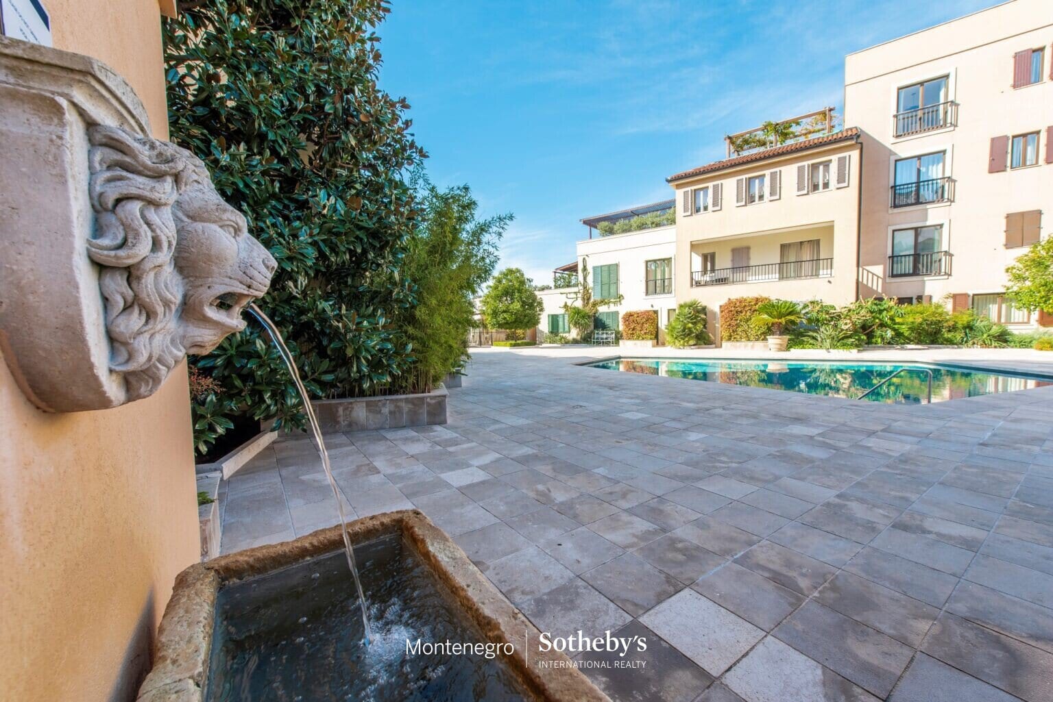 Designer Three Bedroom Waterfront Apartment Teuta
