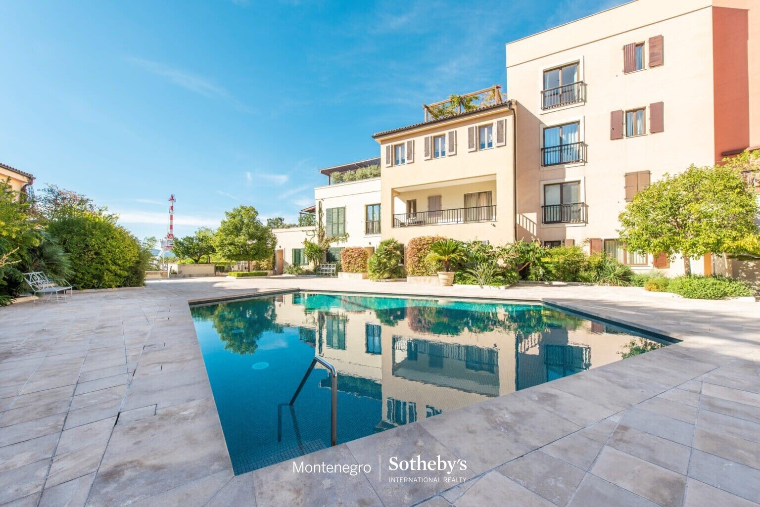 Designer Three Bedroom Waterfront Apartment Teuta