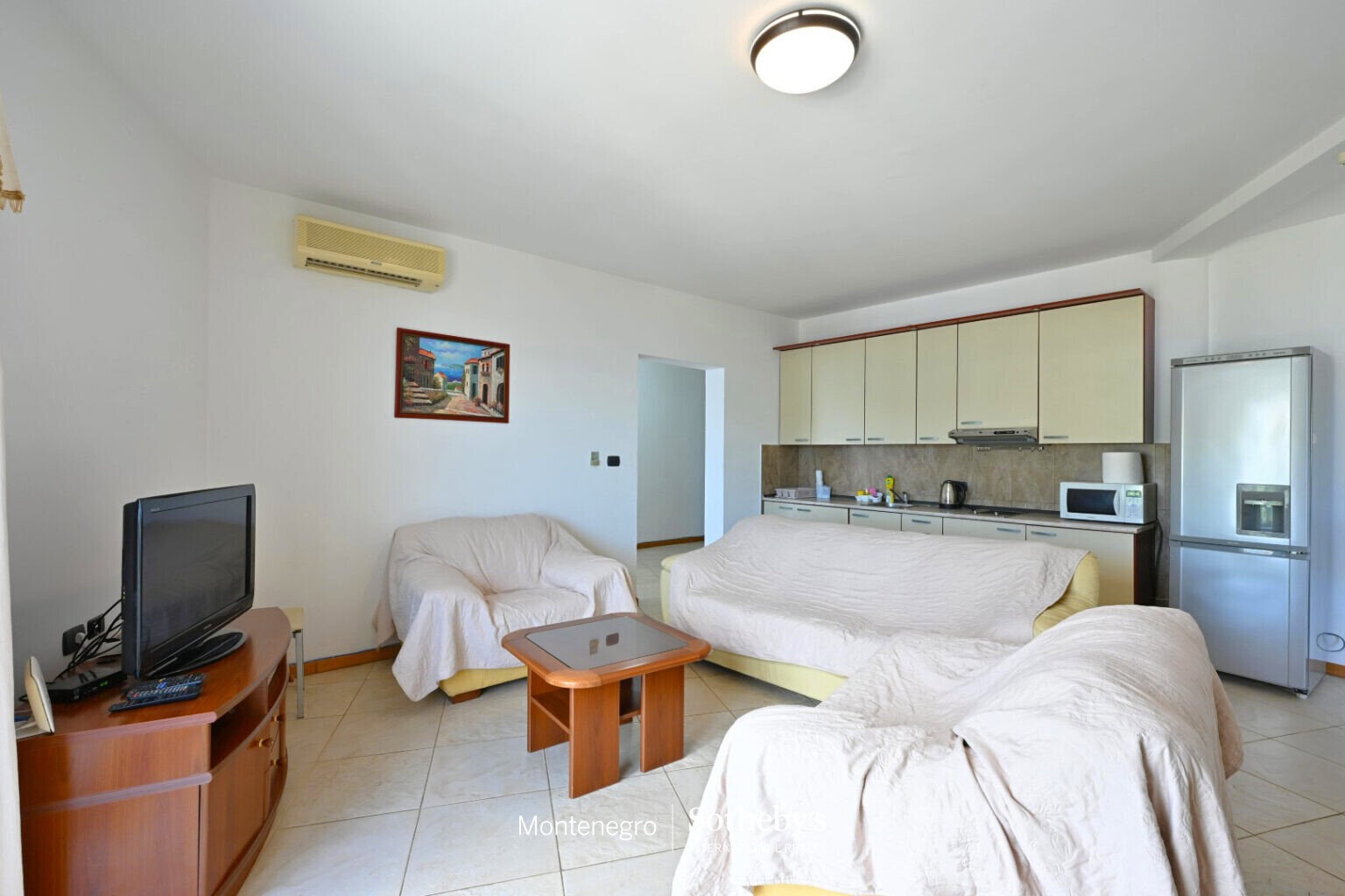 Three-bedroom apartment on the first line to the sea, Rafailovići
