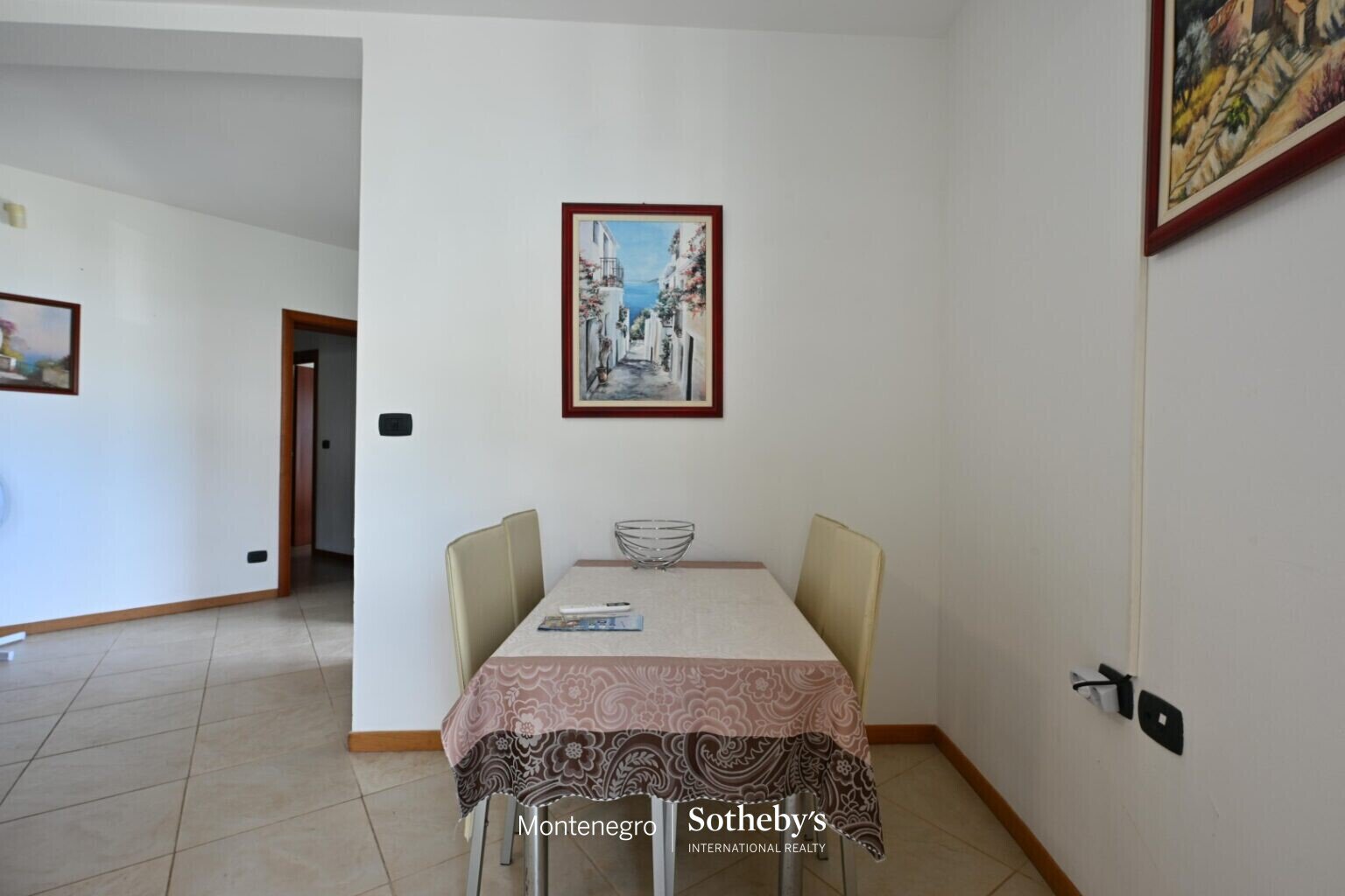 Three-bedroom apartment on the first line to the sea, Rafailovići