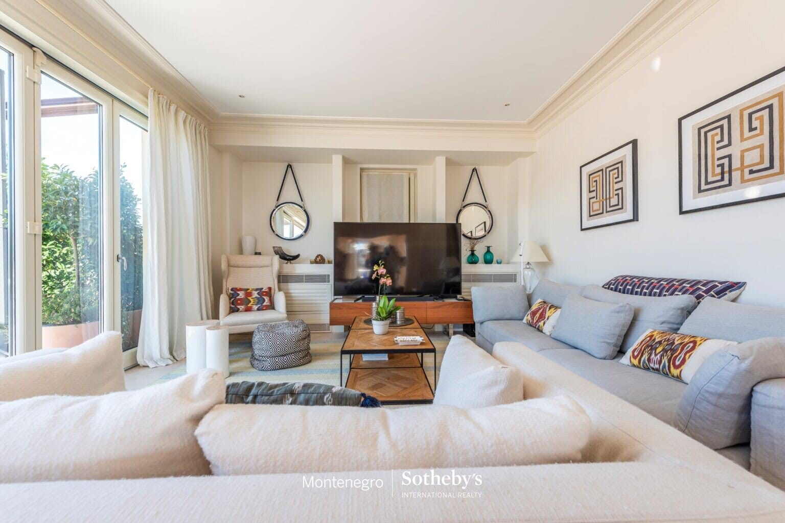Designer Three Bedroom Waterfront Apartment Teuta