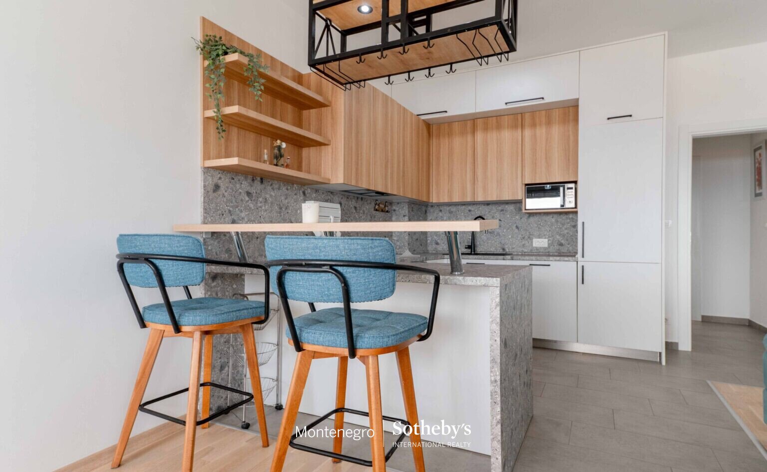Spacious Two-bedroom Apartment Mazina