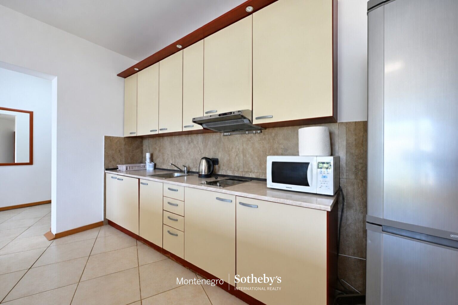 Three-bedroom apartment on the first line to the sea, Rafailovići