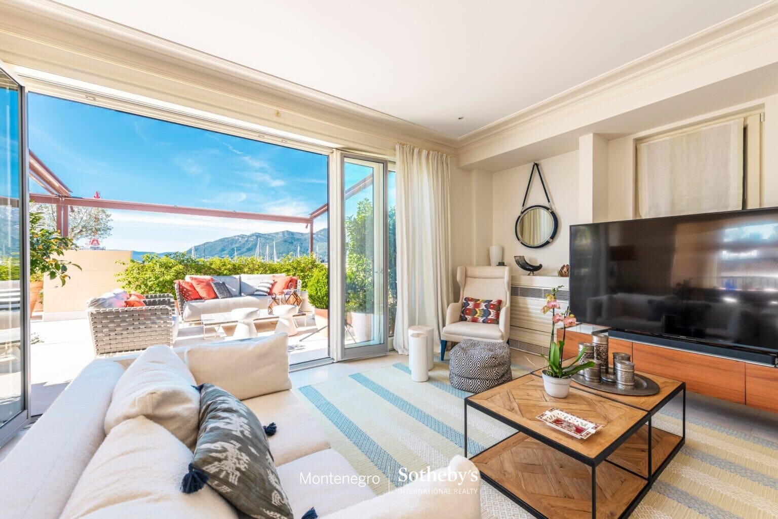 Designer Three Bedroom Waterfront Apartment Teuta