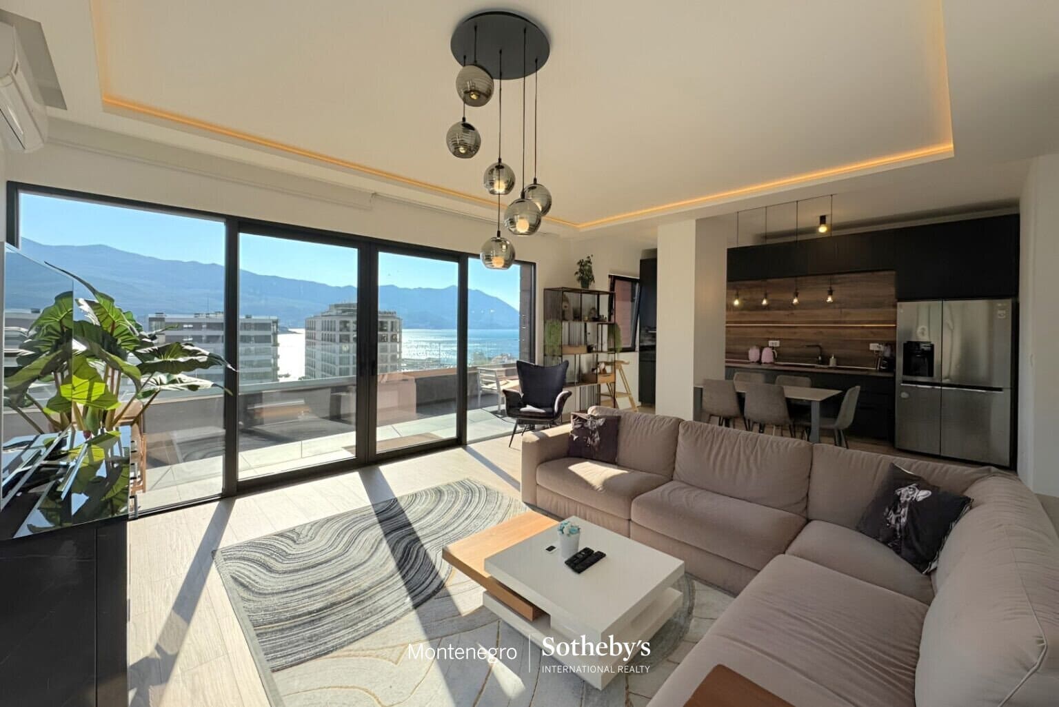 Penthouse apartment Gospostina