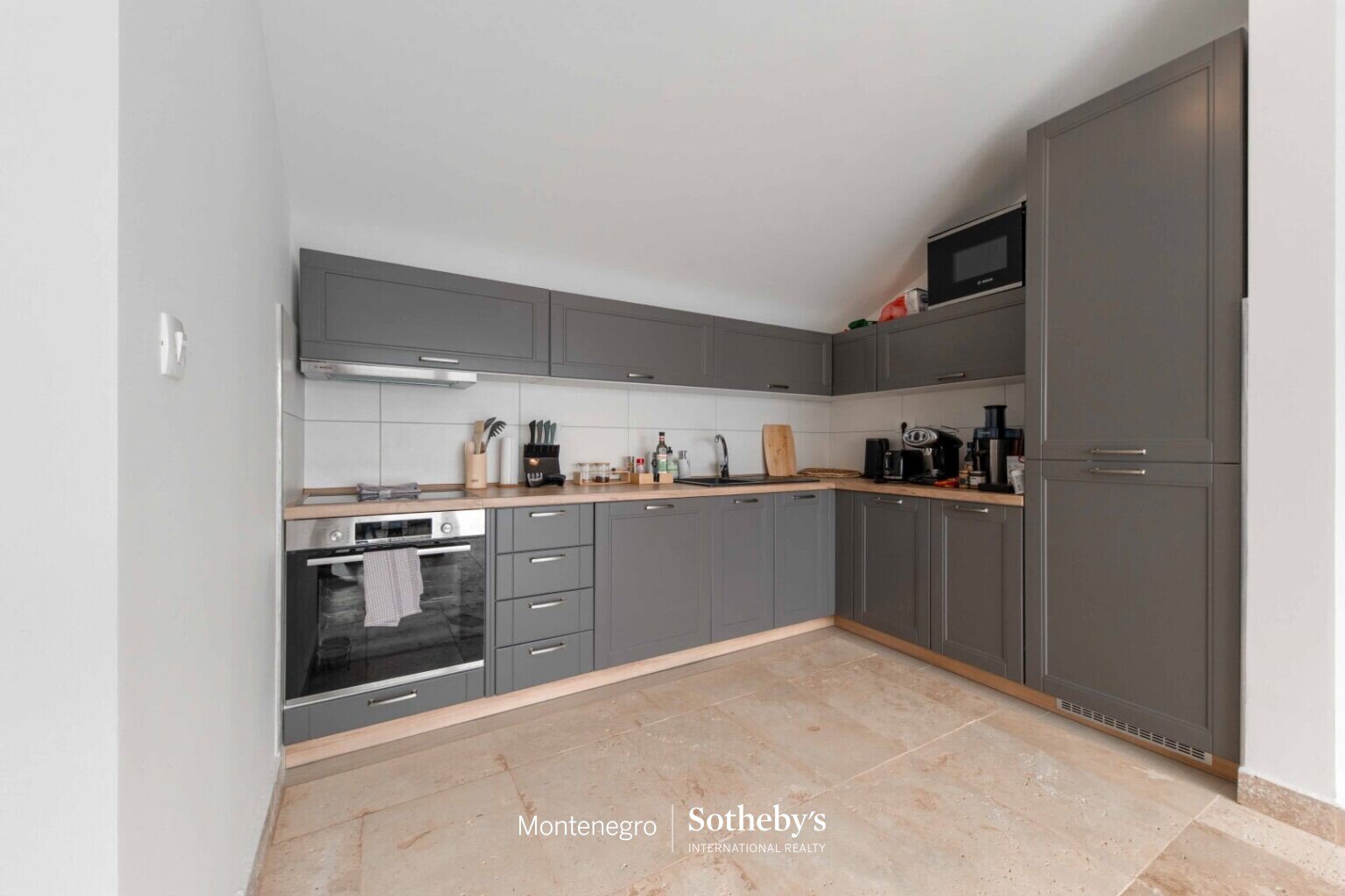 Kostanjica Two Bedroom Sea View Apartment