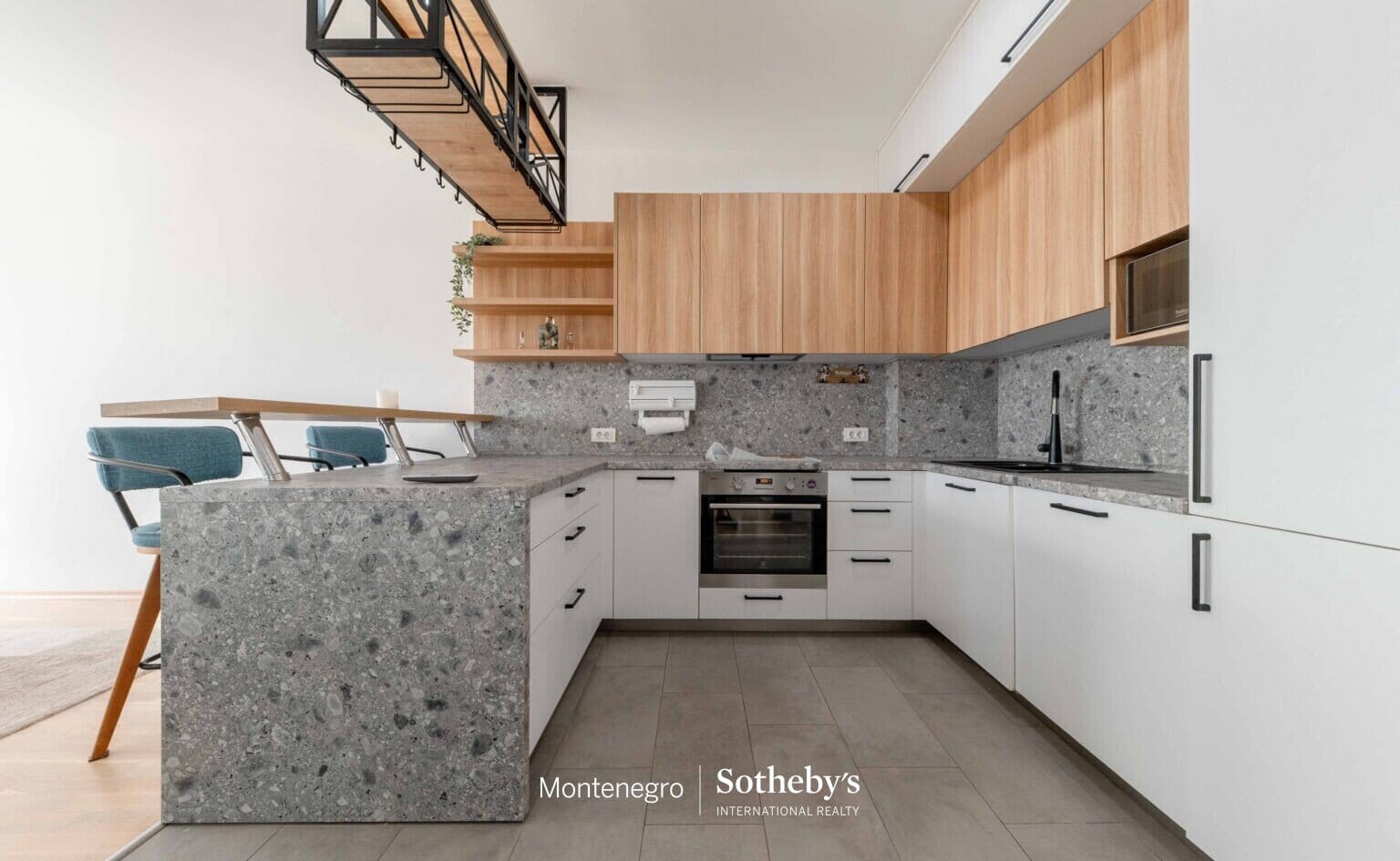 Spacious Two-bedroom Apartment Mazina
