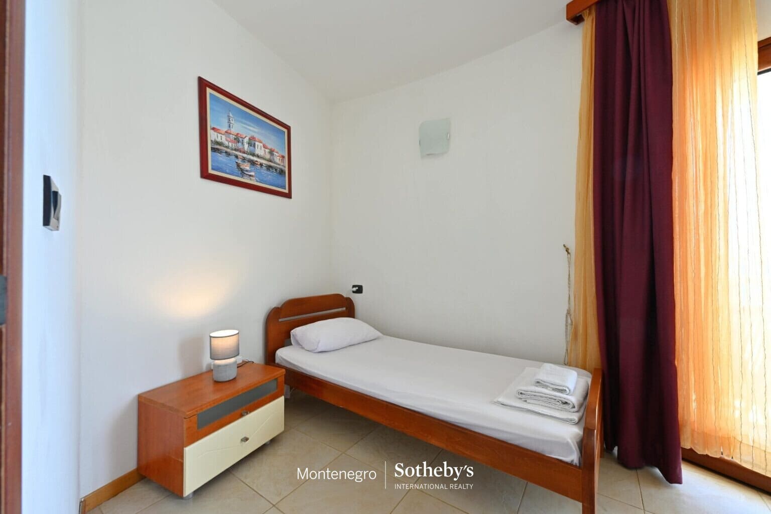 Three-bedroom apartment on the first line to the sea, Rafailovići