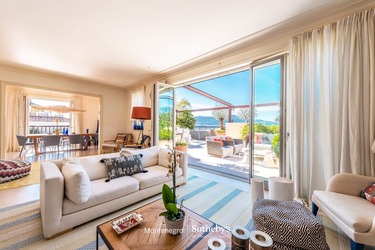 Designer Three Bedroom Waterfront Apartment Teuta