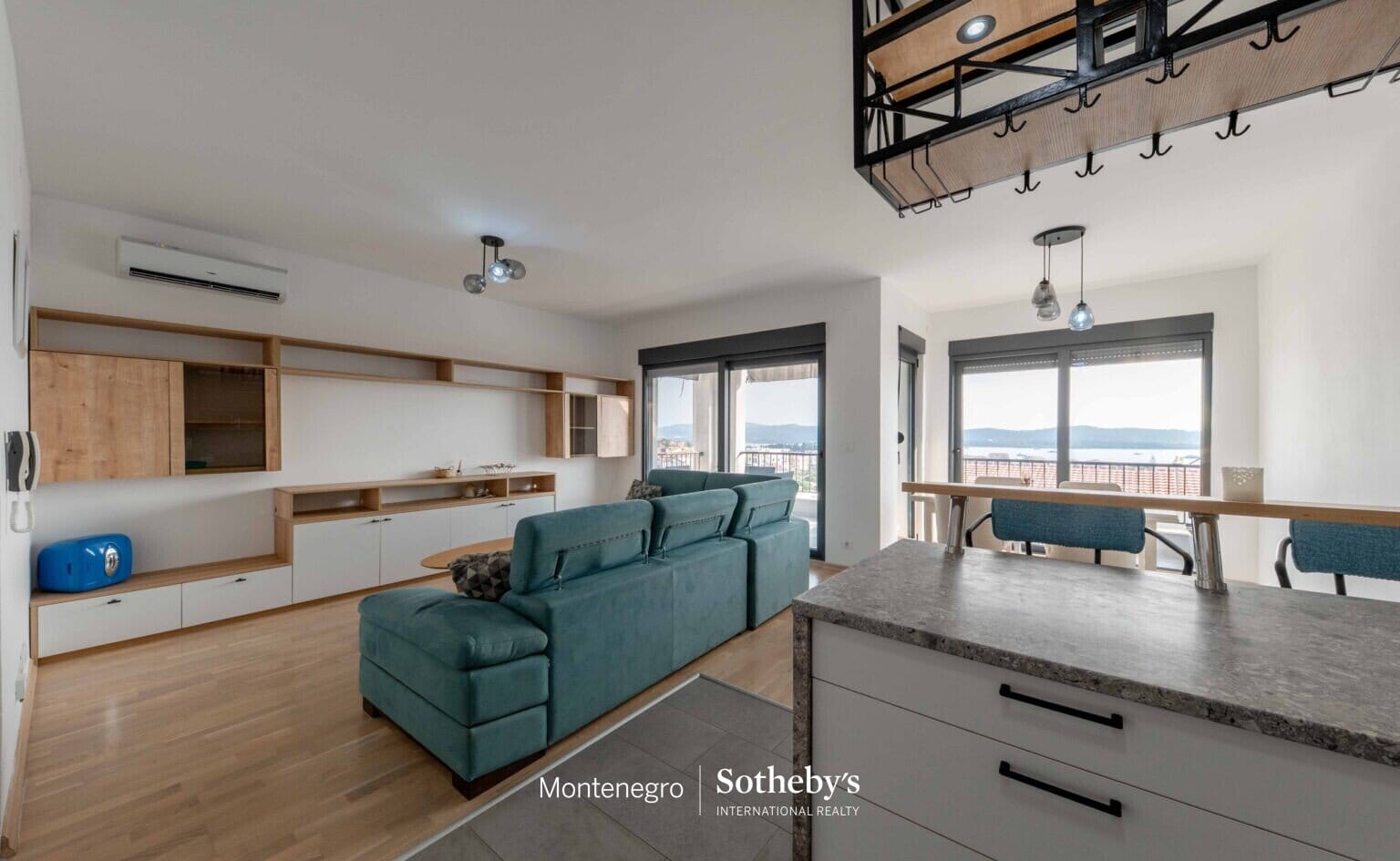 Spacious Two-bedroom Apartment Mazina