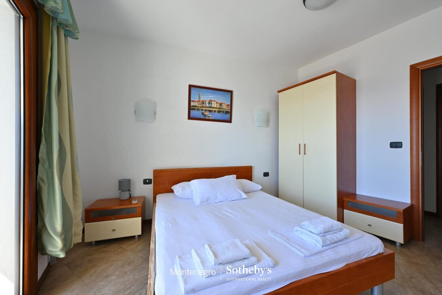 Three-bedroom apartment on the first line to the sea, Rafailovići