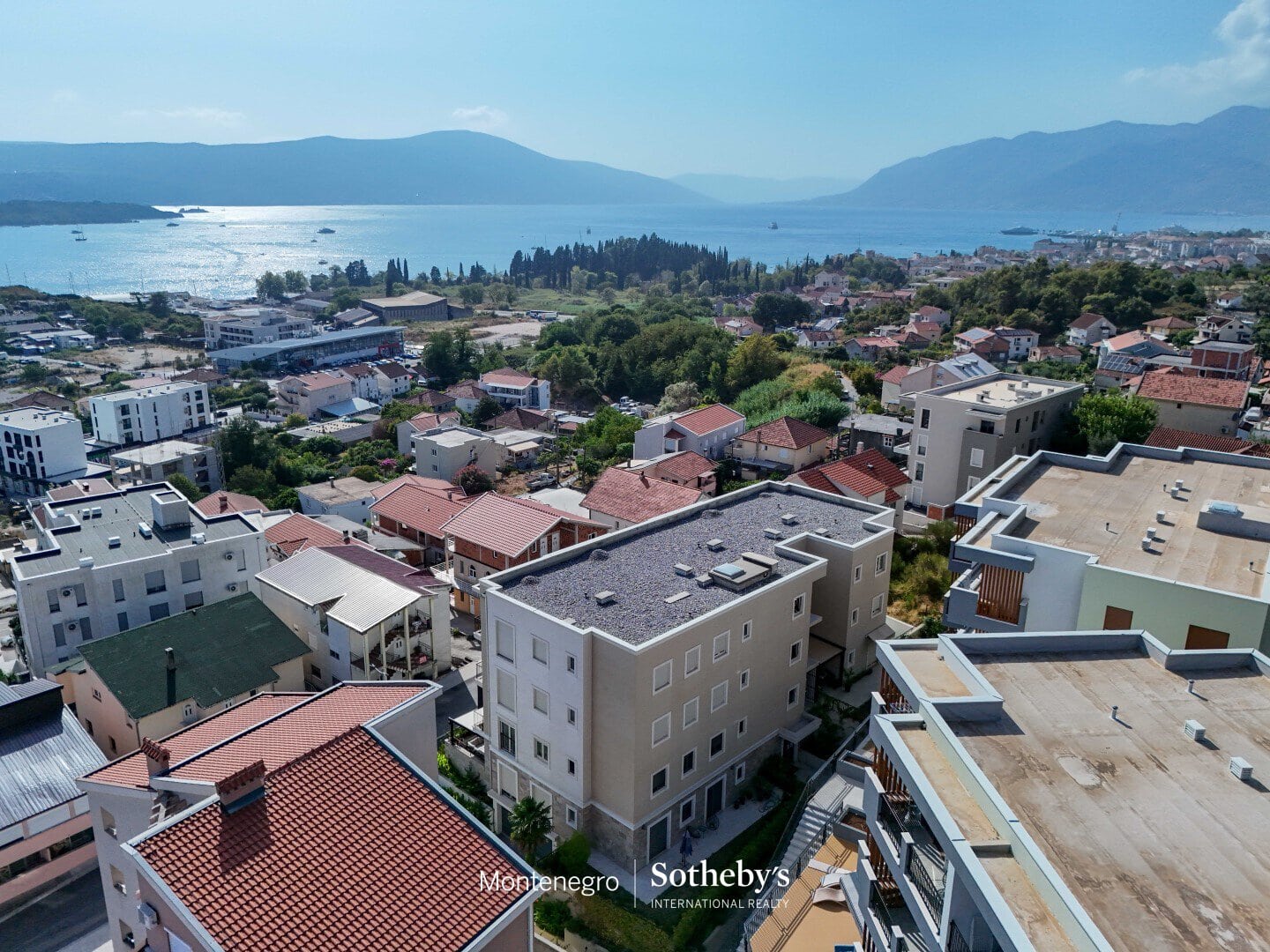 Modern Two-bedroom Apartment Kava